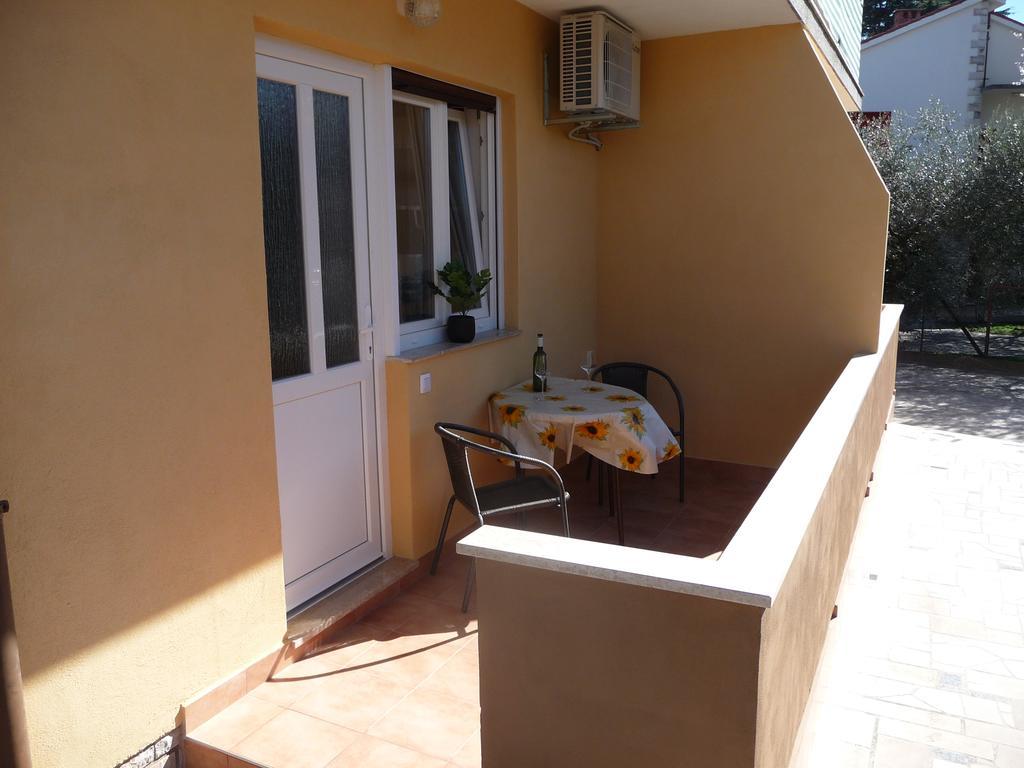 Apartments & Rooms Milka Umag Exterior photo