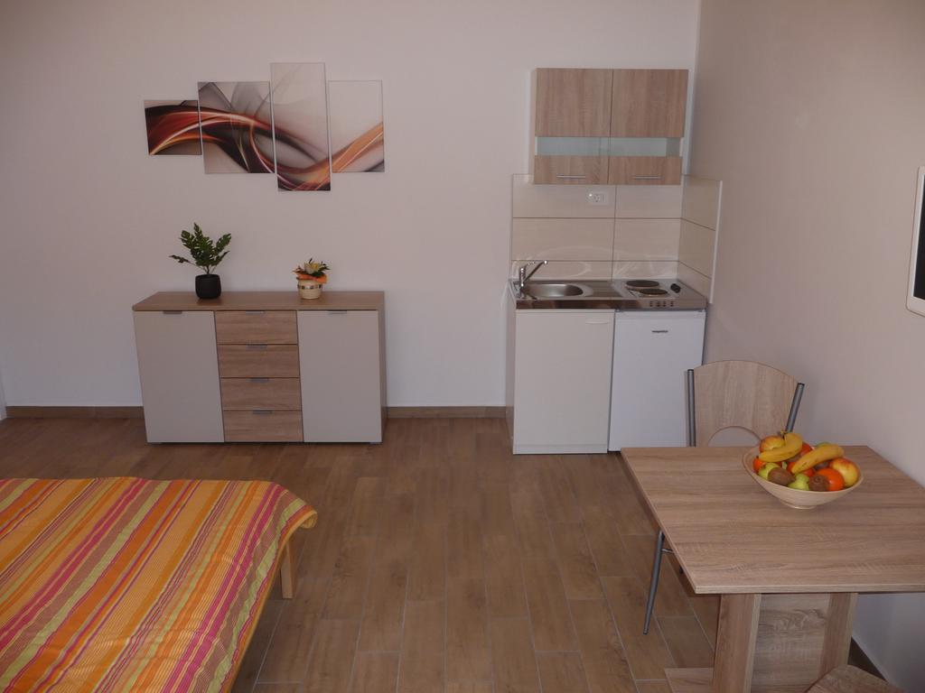 Apartments & Rooms Milka Umag Exterior photo