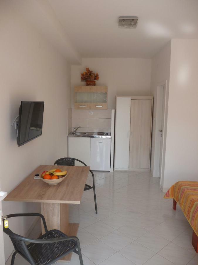 Apartments & Rooms Milka Umag Exterior photo